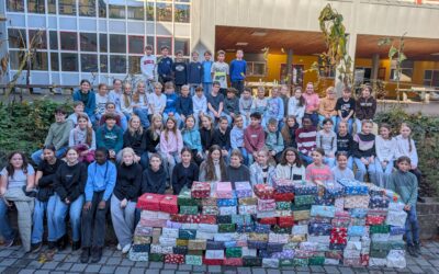 „Kinder helfen Kindern“ – Orientierungsstufe unterstützt Weihnachtspäckchenkonvoi